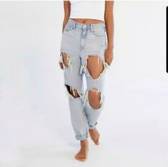 BDG Mom High Rise Distressed Straight 90s Jeans Size 27 - Picture 1 of 8